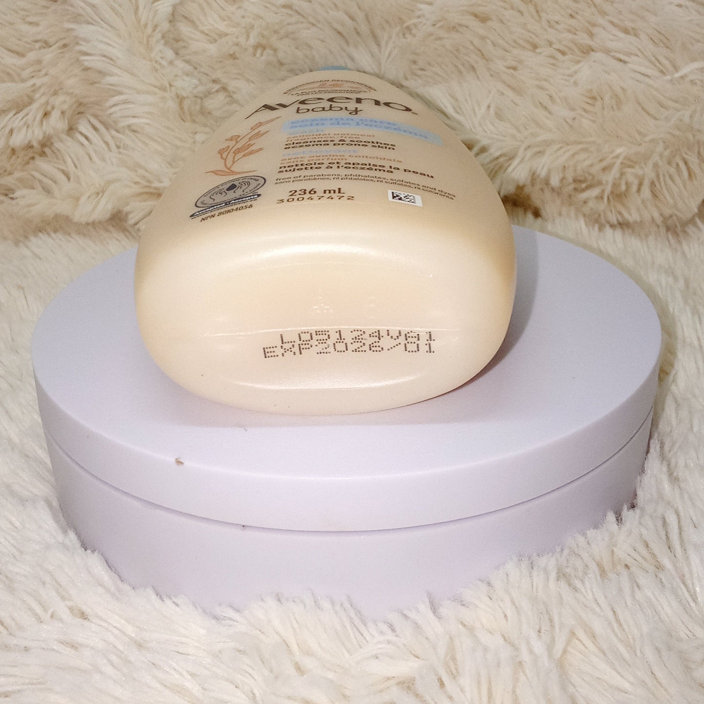 AVEENO Baby Eczema Care Wash Soothing bath time for baby 236ml