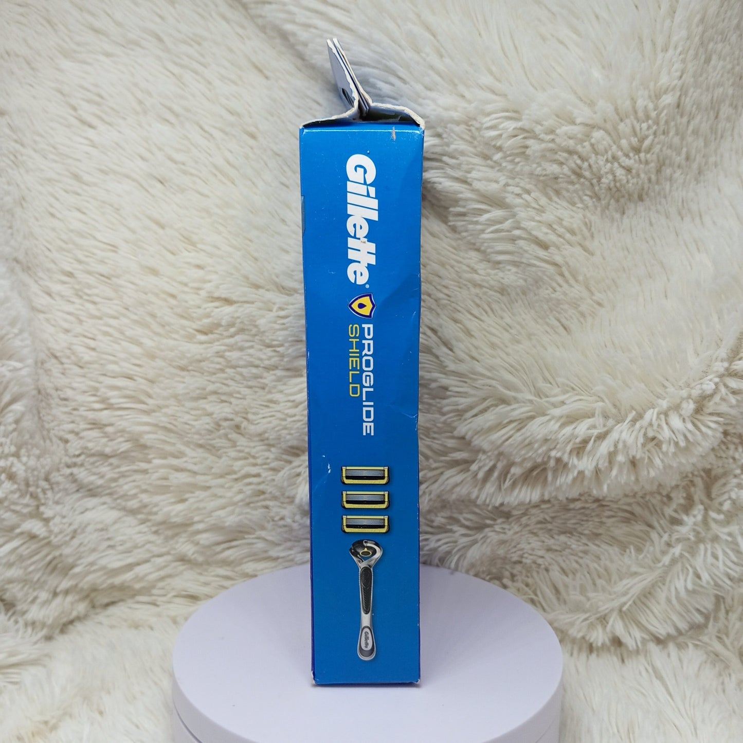 Gillette ProShield Men's Razor Handle + 3 Blade Refill