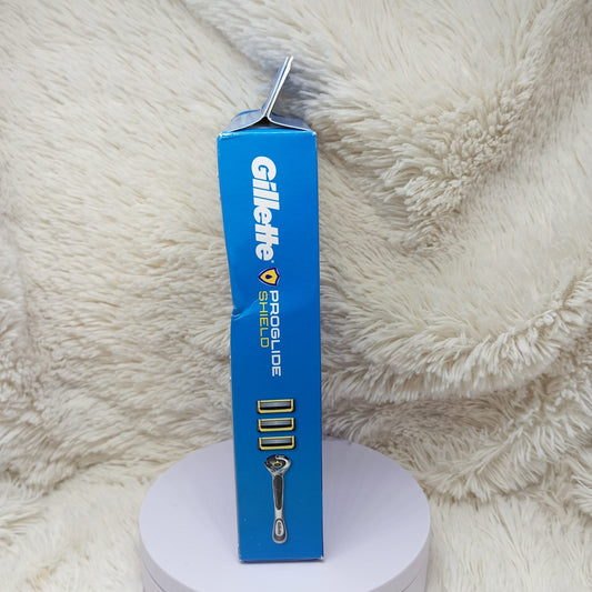 Gillette ProShield Men's Razor Handle + 3 Blade Refill