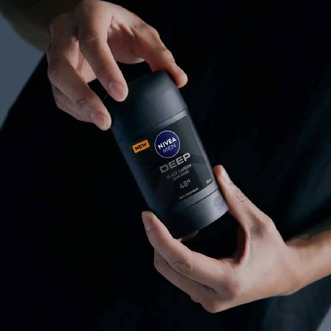 NIVEA Men Deep Black Carbon Dark Wood Deodorant 50ml