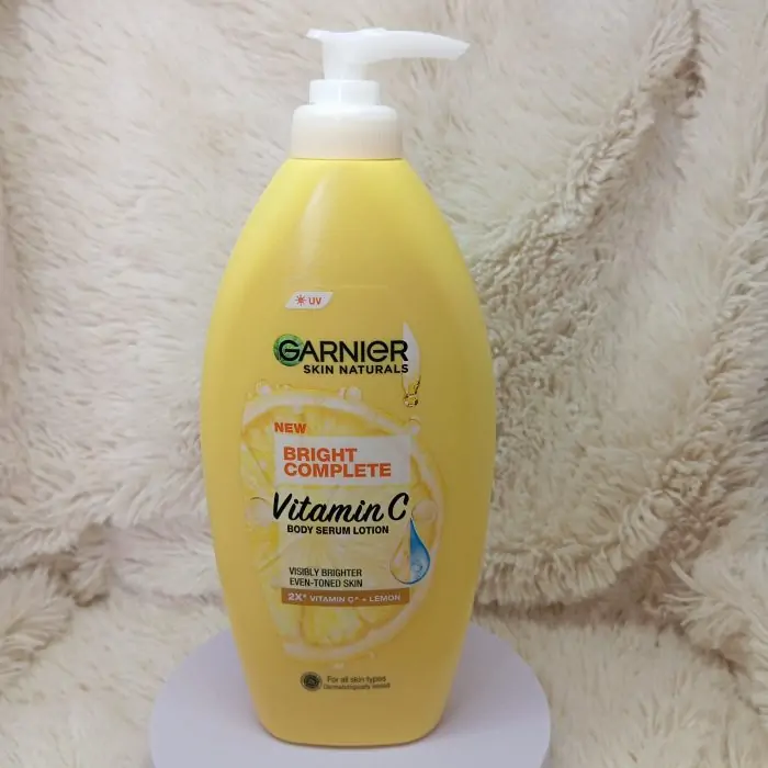 Garnier Skin Naturals Bright Complete Vitamin C Body Serum Lotion with UVA/UVB Filters 400ml - Image 3