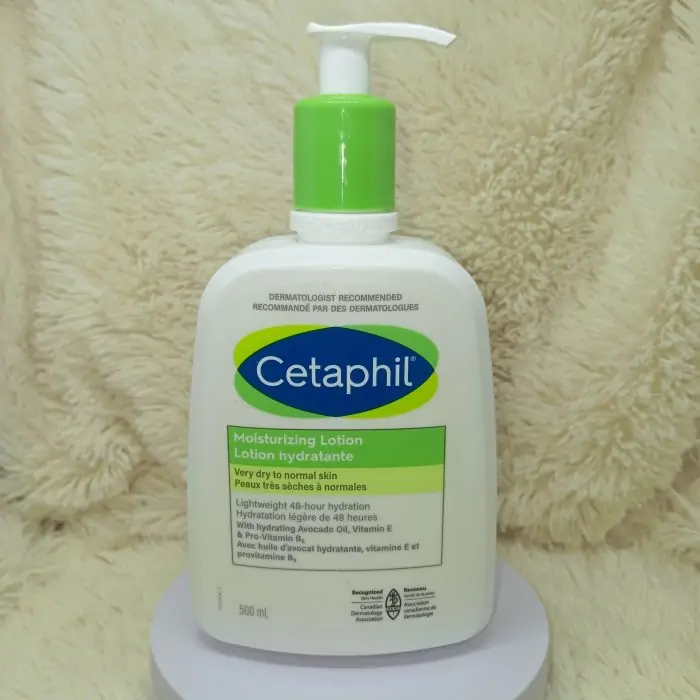 Cetaphil Moisturizing Lotion for Face & Body with Vitamin E  and Panthenol 500ml - Image 5