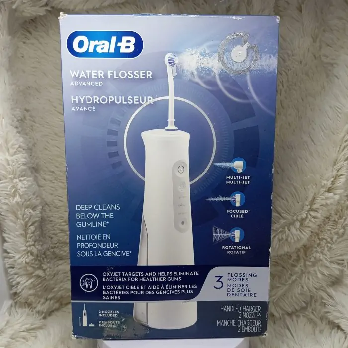 Oral-B Water Flosser Advanced, Portable Oral Irrigator Handle with 2 Nozzles, White - Image 11