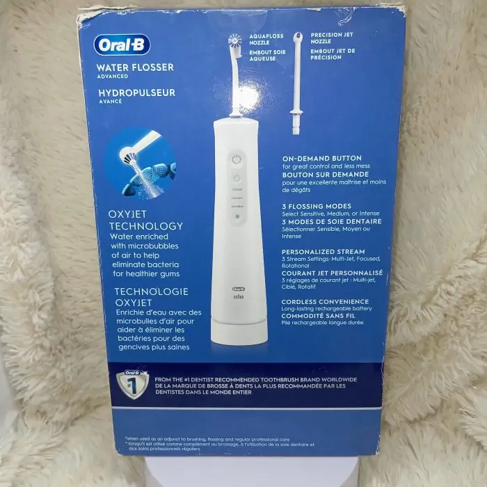 Oral-B Water Flosser Advanced, Portable Oral Irrigator Handle with 2 Nozzles, White - Image 9