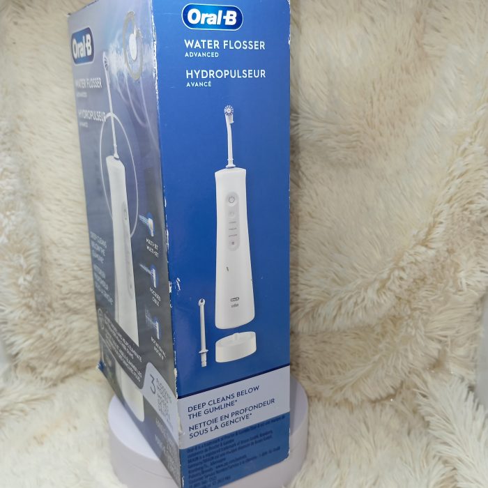 Oral-B Water Flosser Advanced, Portable Oral Irrigator Handle with 2 Nozzles, White - Image 10