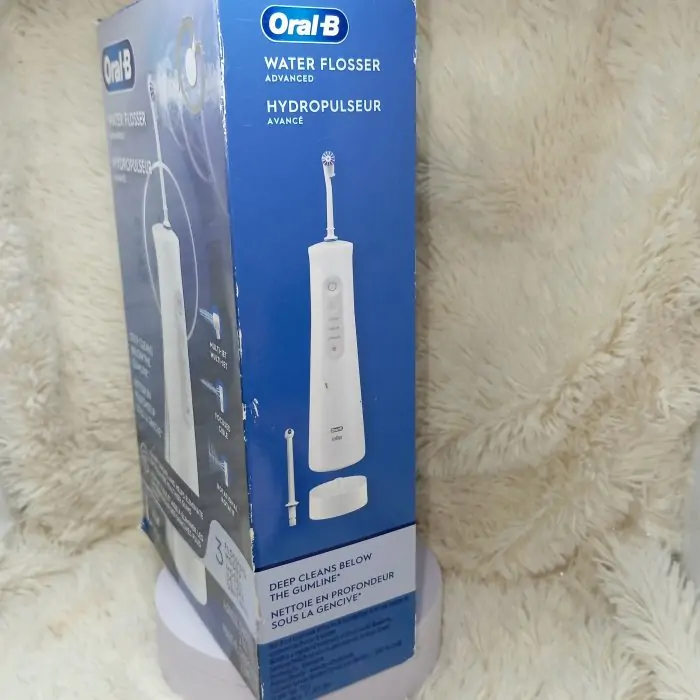 Oral-B Water Flosser Advanced, Portable Oral Irrigator Handle with 2 Nozzles, White - Image 10