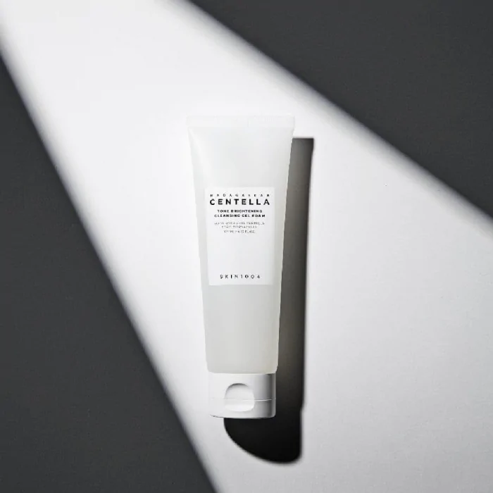 Skin 1004 Madagascar Centella Tone Brightening Cleansing Gel Foam 125 ml - Image 2