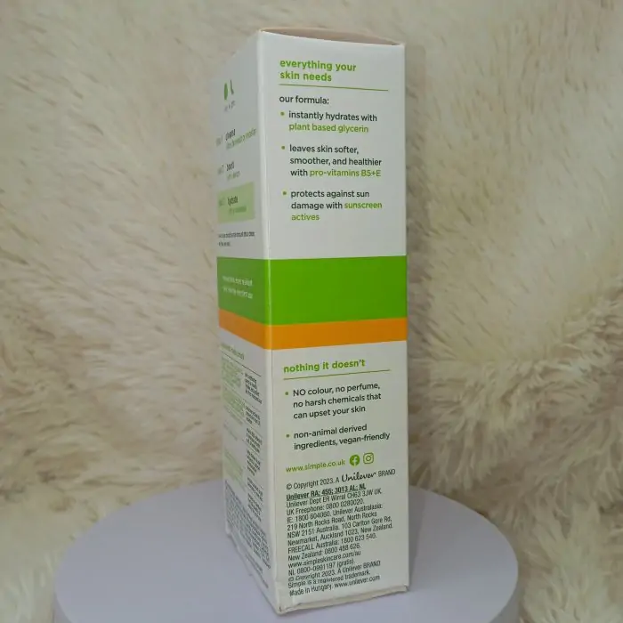 Simple Protecting Light Moisturiser 125ml - Image 4
